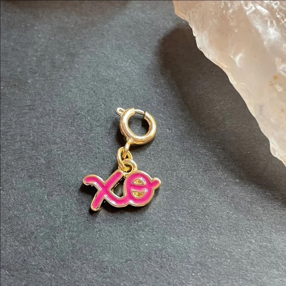 Chain charm XO